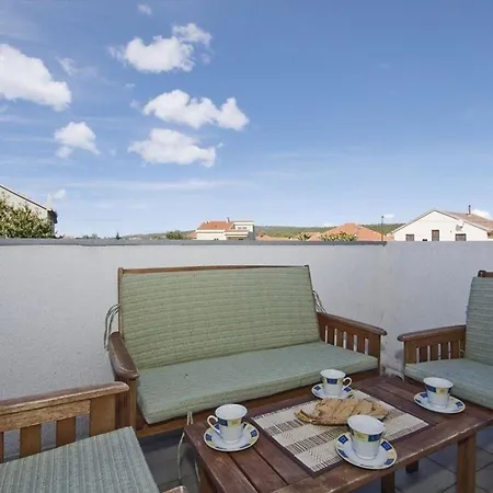 Modernes Mit Pool, Sauna Und Whirlpool Fur 4 Personen, Klimatisiert Appartamento *