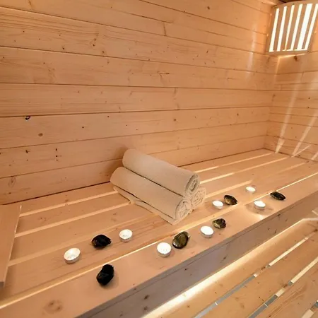 Modernes Mit Pool, Sauna Und Whirlpool Fur 4 Personen, Klimatisiert *