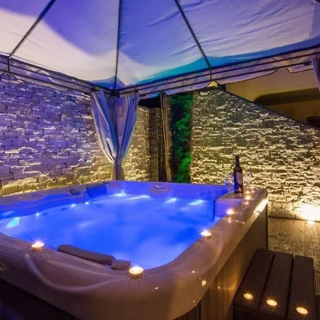 Appartamento Modernes Mit Pool, Sauna Und Whirlpool Fur 4 Personen, Klimatisiert Sukošan