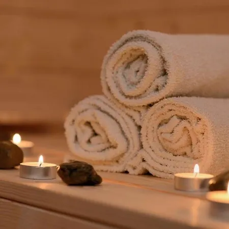 Modernes Mit Pool, Sauna Und Whirlpool Fur 4 Personen, Klimatisiert * Sukošan