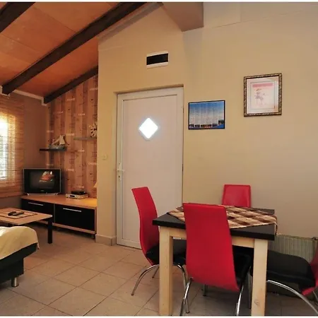 Modernes Mit Pool, Sauna Und Whirlpool Fur 4 Personen, Klimatisiert *